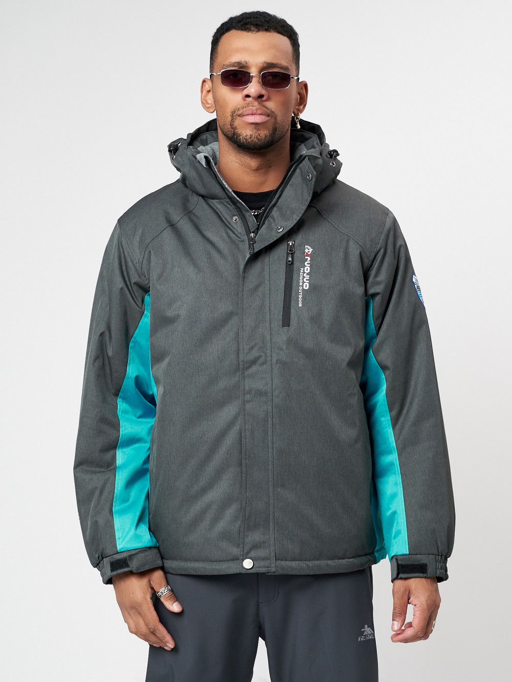 Купить оптом Спортивная куртка мужская зимняя серого цвета 78016Sr в Казани