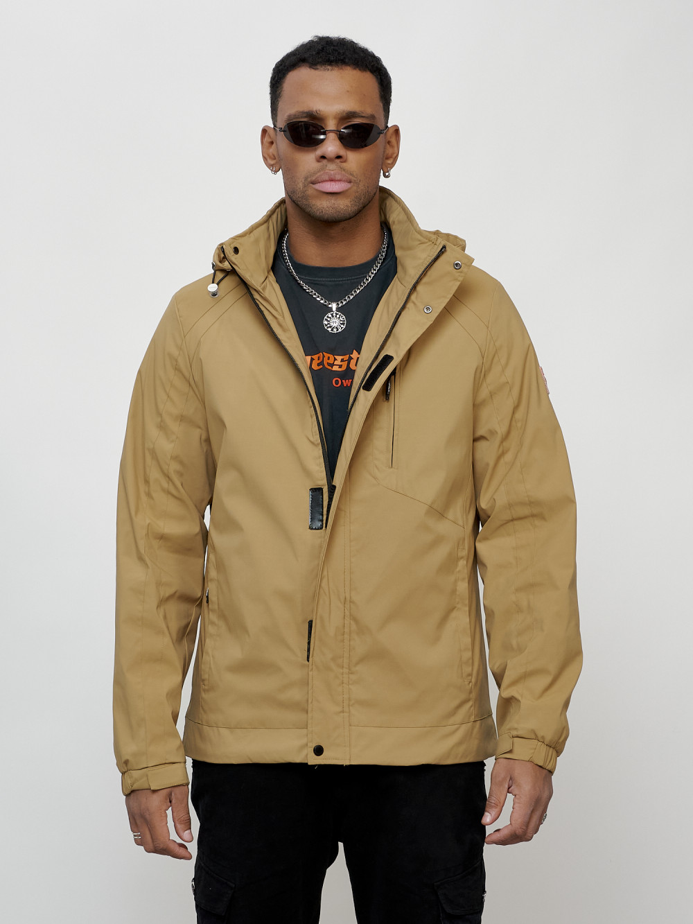 Купить оптом Куртка спортивная мужская весенняя с капюшоном бежевого цвета 88022B в Казани