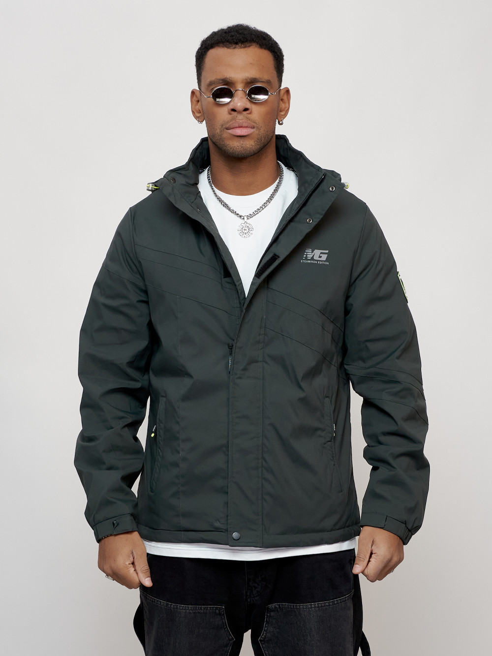 Купить оптом Куртка спортивная мужская весенняя с капюшоном темно-серого цвета 88027TC в Казани