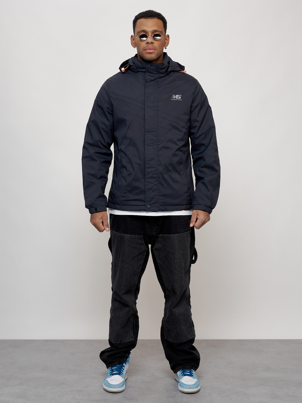Купить оптом Куртка спортивная мужская весенняя с капюшоном темно-синего цвета 88027TS в Казани