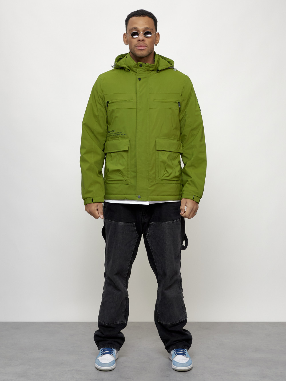 Купить оптом Куртка спортивная мужская весенняя с капюшоном зеленого цвета 88028Z в Казани