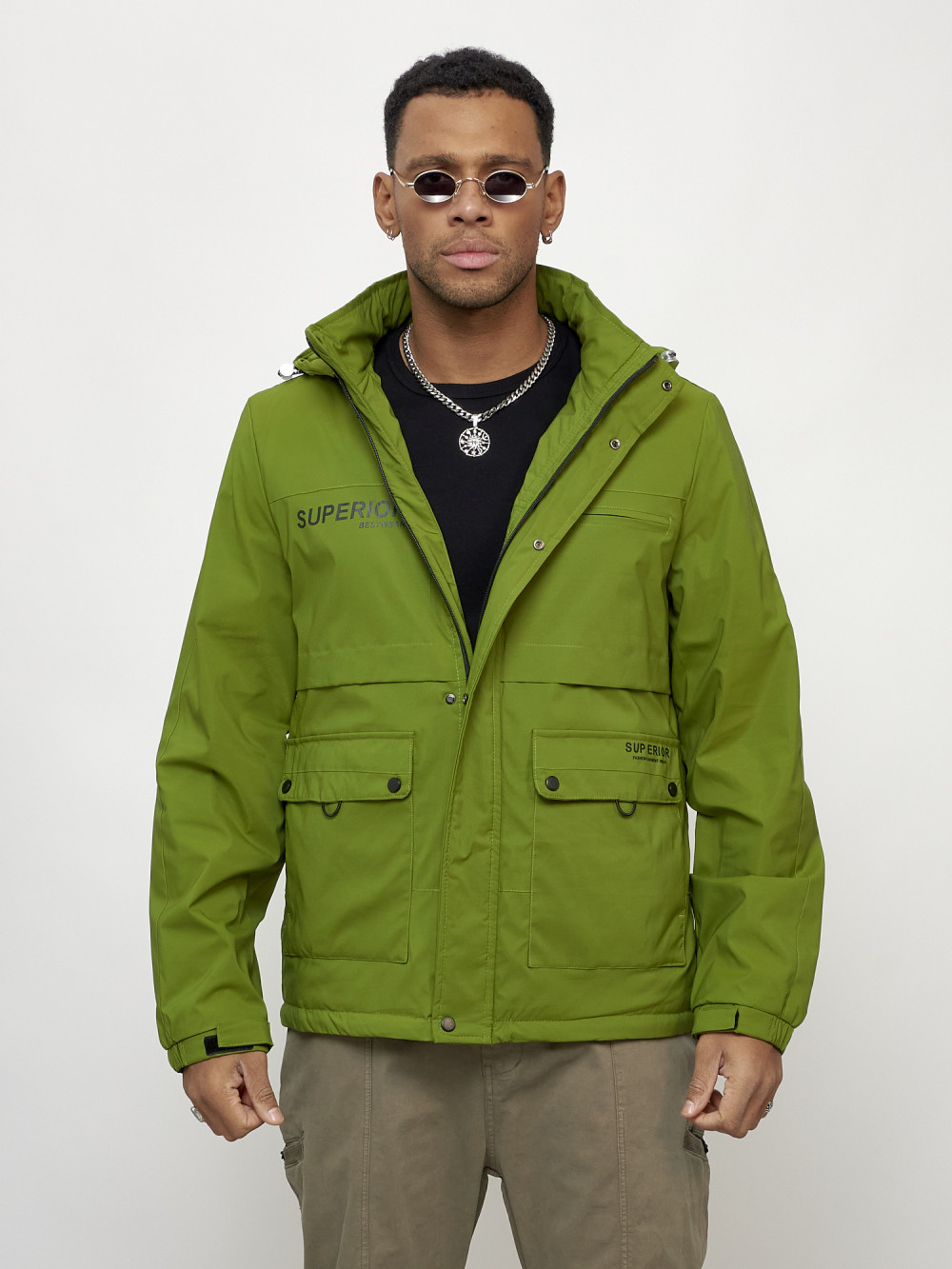 Купить оптом Куртка спортивная мужская весенняя с капюшоном зеленого цвета 88029Z в Екатеринбурге