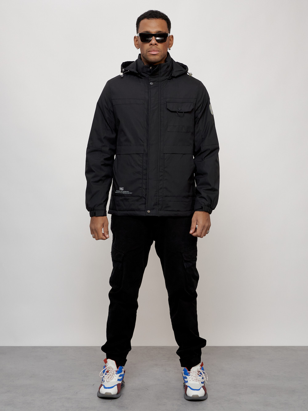 Купить оптом Куртка спортивная мужская весенняя с капюшоном черного цвета 88032Ch в Казани