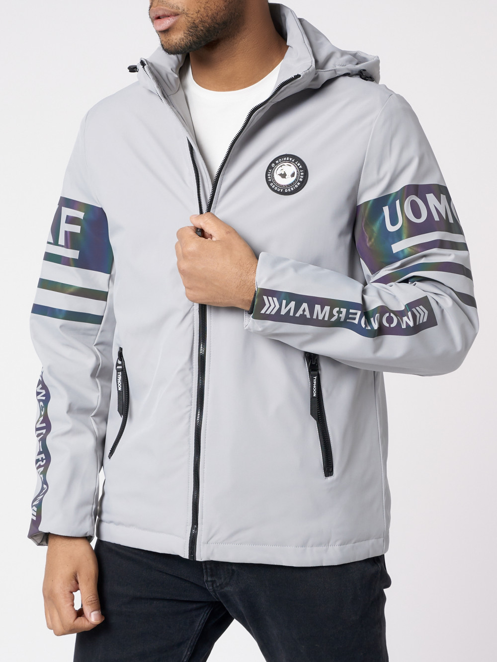 Купить оптом Куртка мужская с капюшоном светло-серого цвета 88602SS в Казани