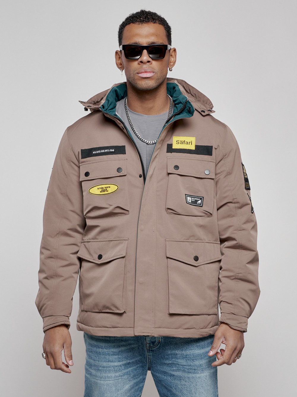 Купить оптом Куртка мужская зимняя с капюшоном молодежная коричневого цвета 88905K в Екатеринбурге
