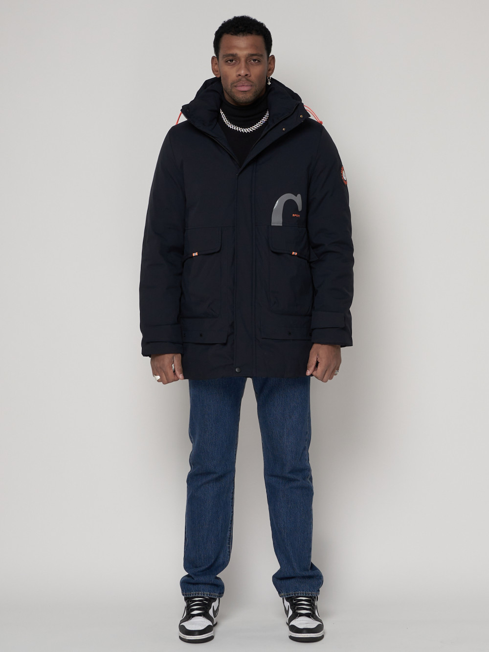 Купить оптом Спортивная молодежная куртка удлиненная мужская темно-синего цвета 90020TS в Казани
