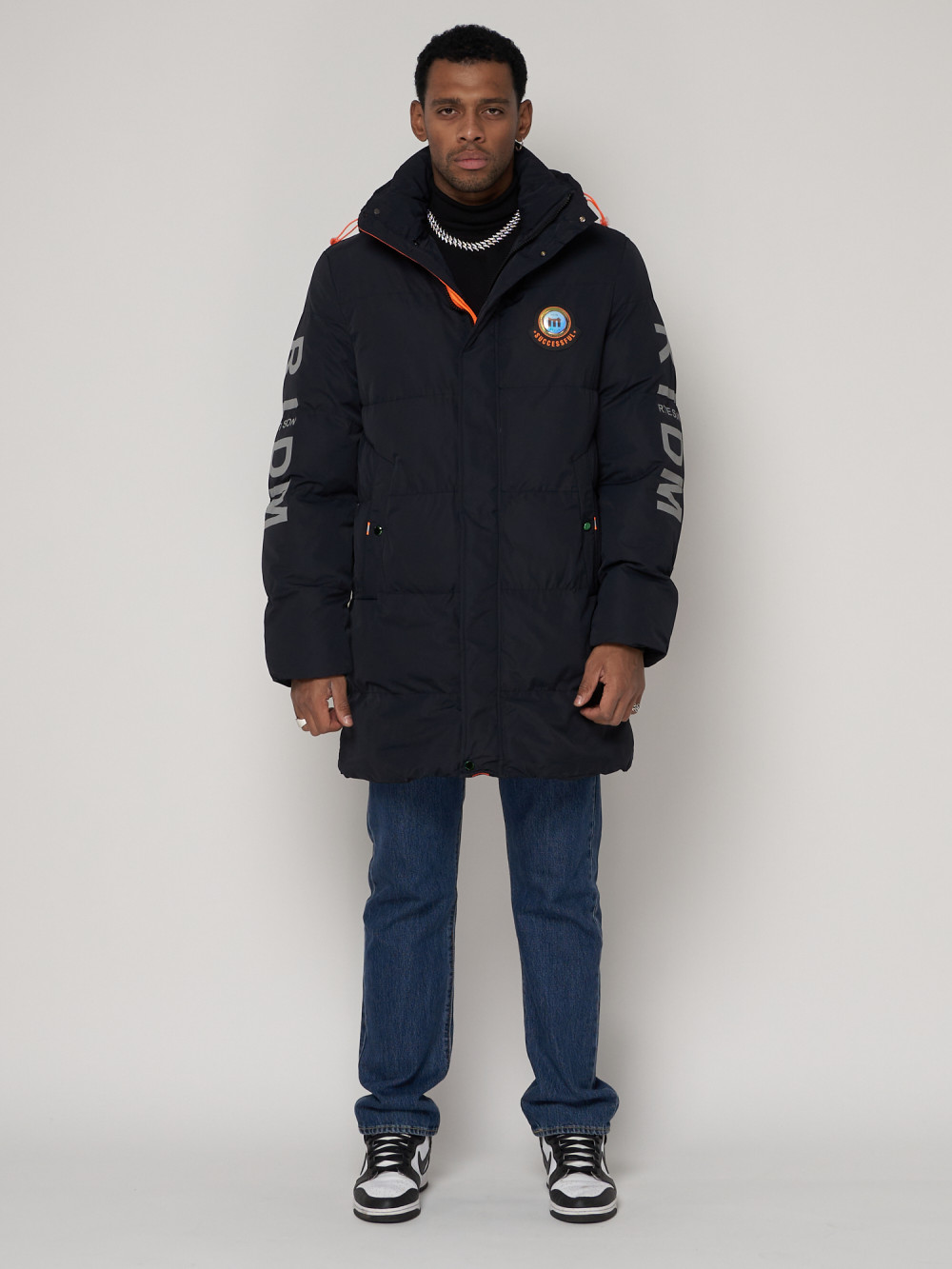 Купить оптом Спортивная молодежная куртка удлиненная мужская темно-синего цвета 9005TS в Казани