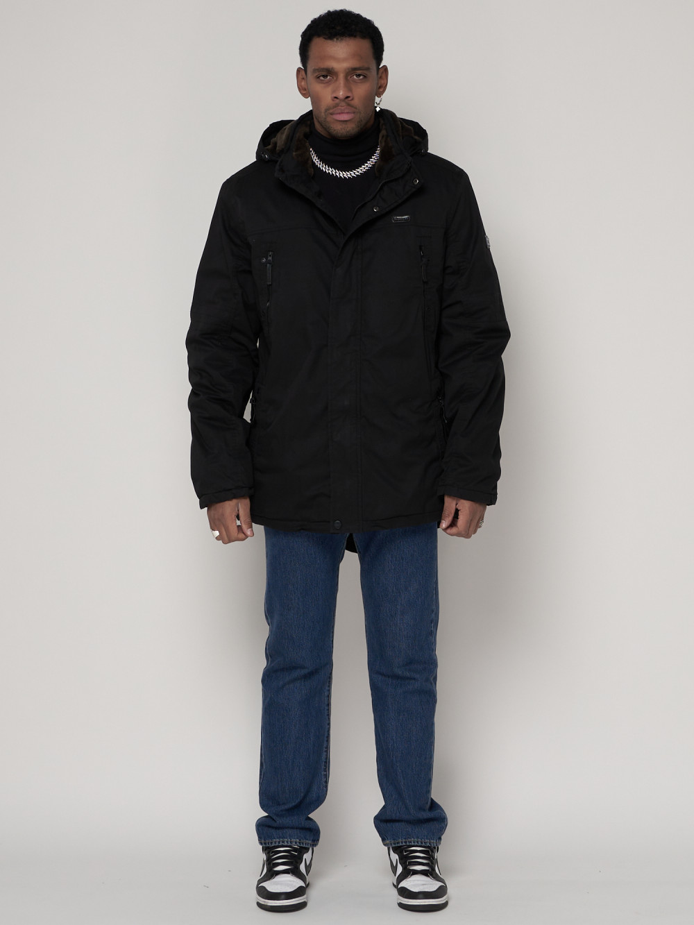Купить оптом Парка мужская зимняя с мехом черного цвета 92112Ch в Казани