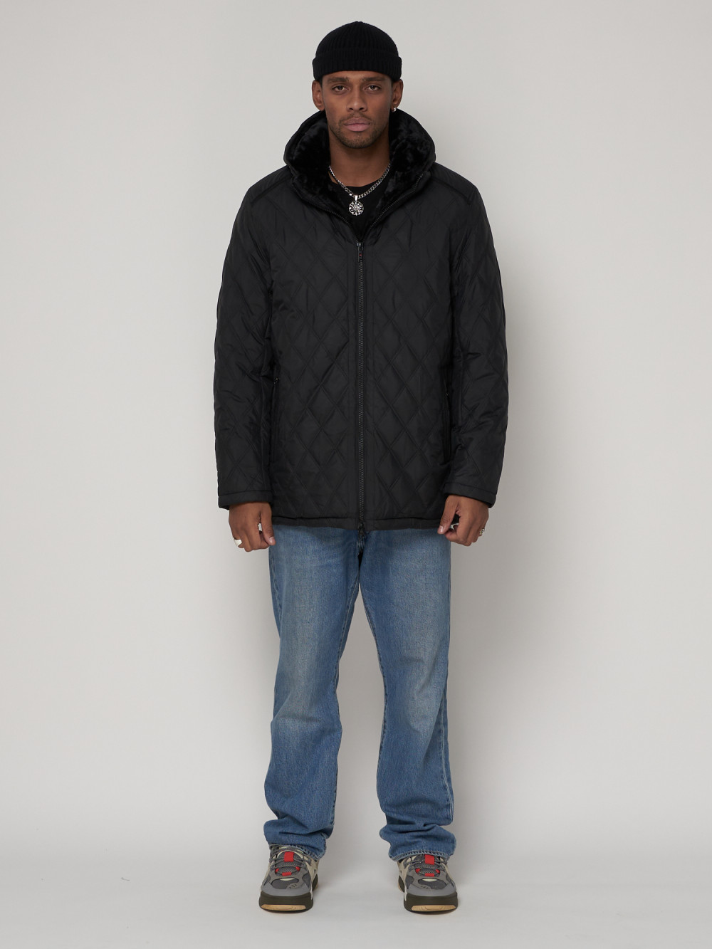 Купить оптом Куртка зимняя мужская классическая стеганная черного цвета 93168Ch в Казани