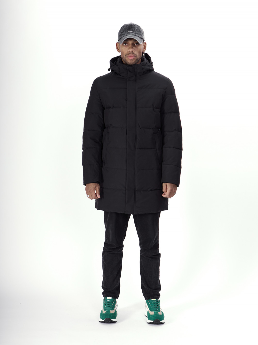 Купить оптом Куртка удлинённая мужская зимняя черного цвета 99777Ch в Казани