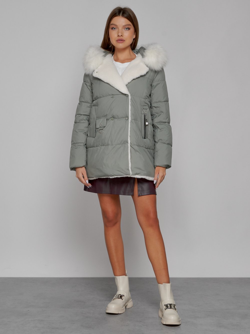 Купить оптом Куртка зимняя женская модная с мехом светло-зеленого цвета 133120ZS в Екатеринбурге