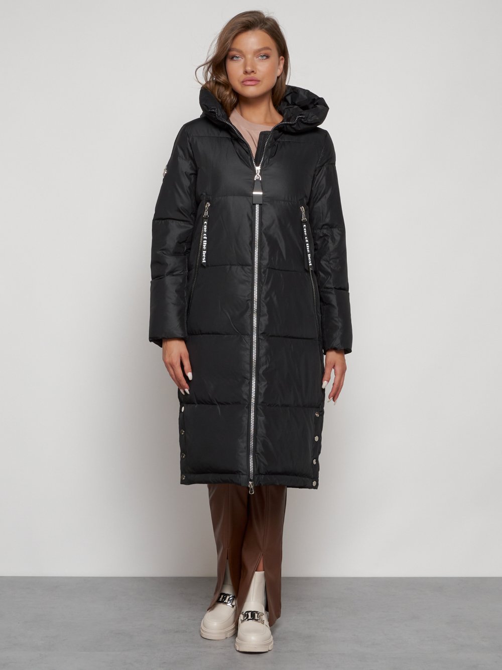 Купить оптом Пальто утепленное с капюшоном зимнее женское черного цвета 13816Ch