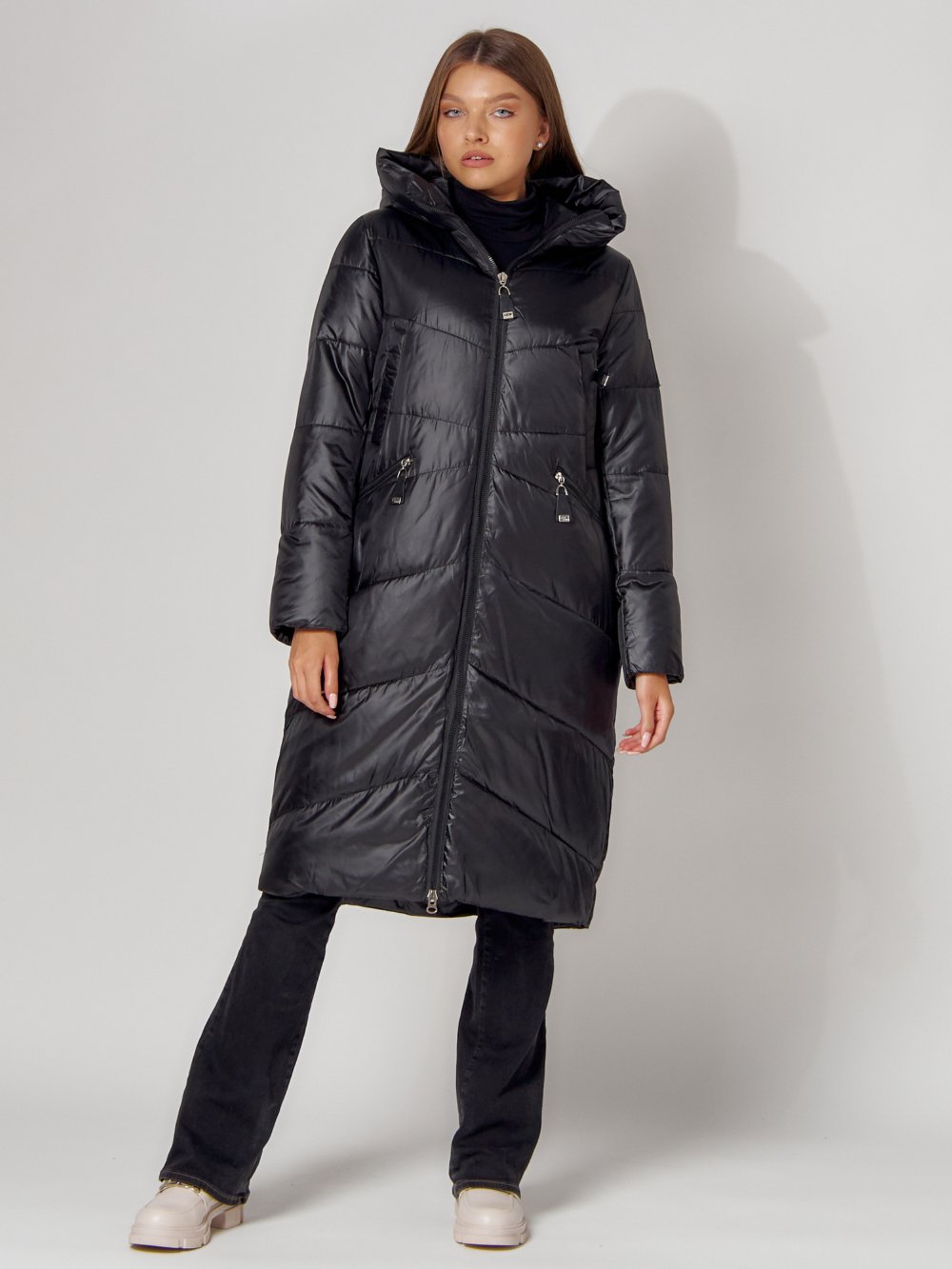 Купить оптом Пальто утепленное зимнее женское  черного цвета 442152Ch в Екатеринбурге