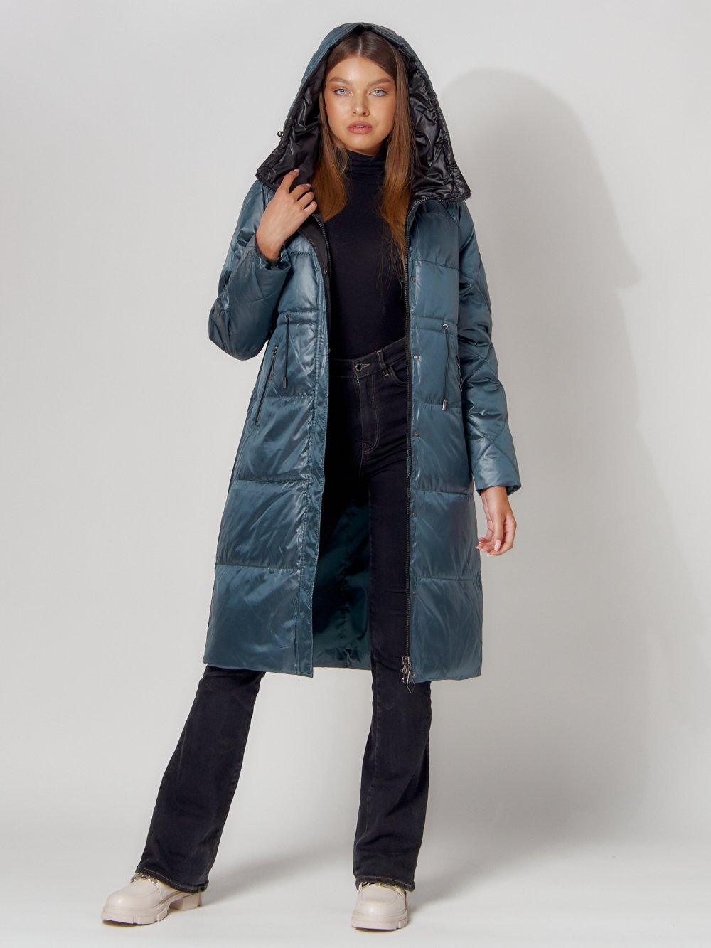 Купить оптом Пальто утепленное стеганое зимние женское  синего цвета 448613S в Екатеринбурге