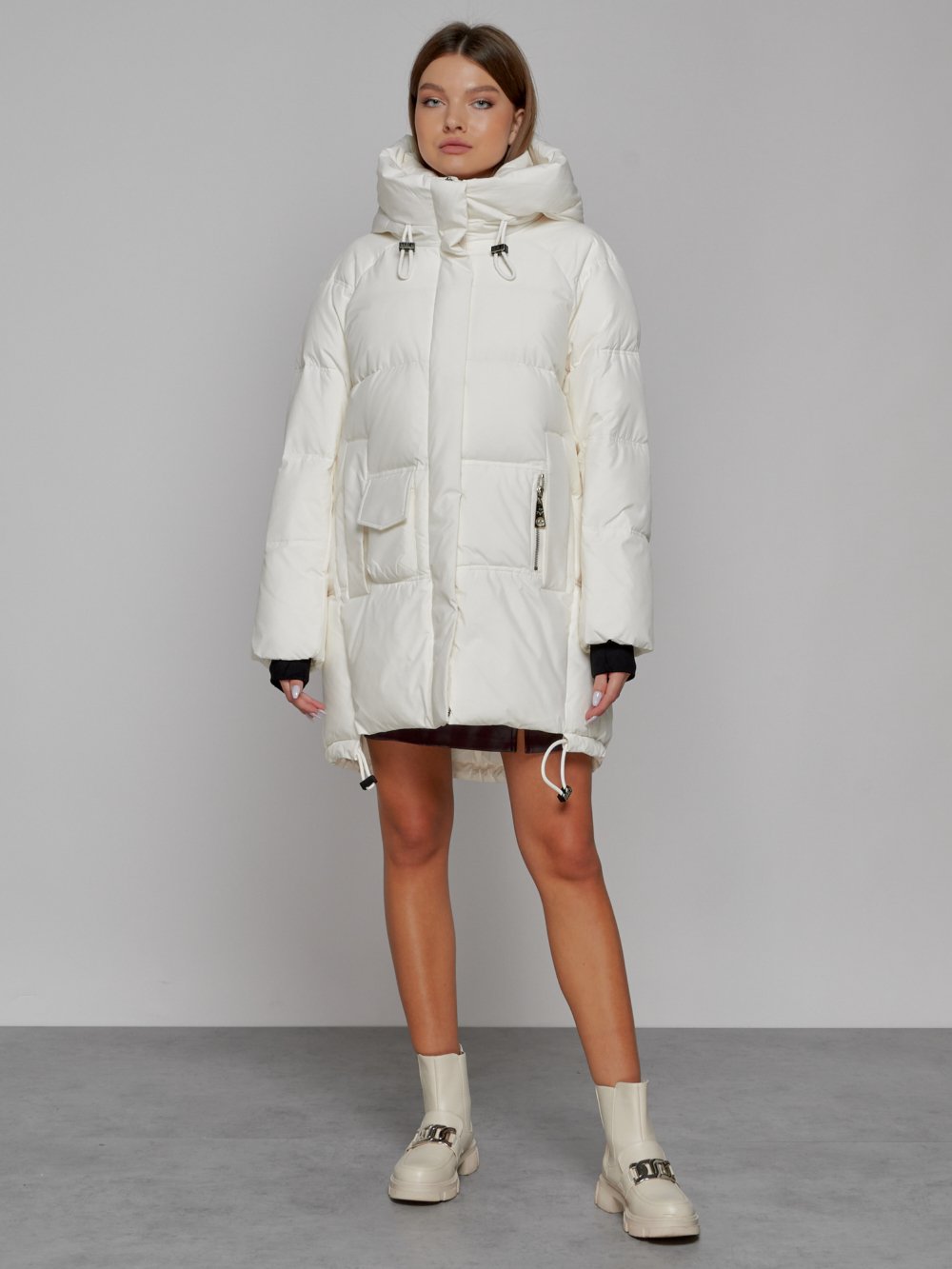 Купить оптом Зимняя женская куртка модная с капюшоном белого цвета 51122Bl в Екатеринбурге