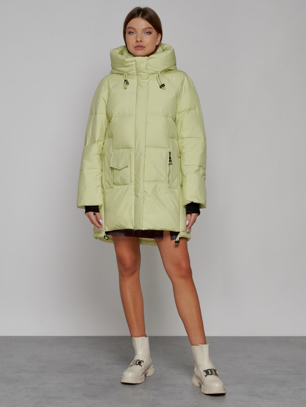 Купить оптом Зимняя женская куртка модная с капюшоном салатового цвета 51122Sl в Екатеринбурге