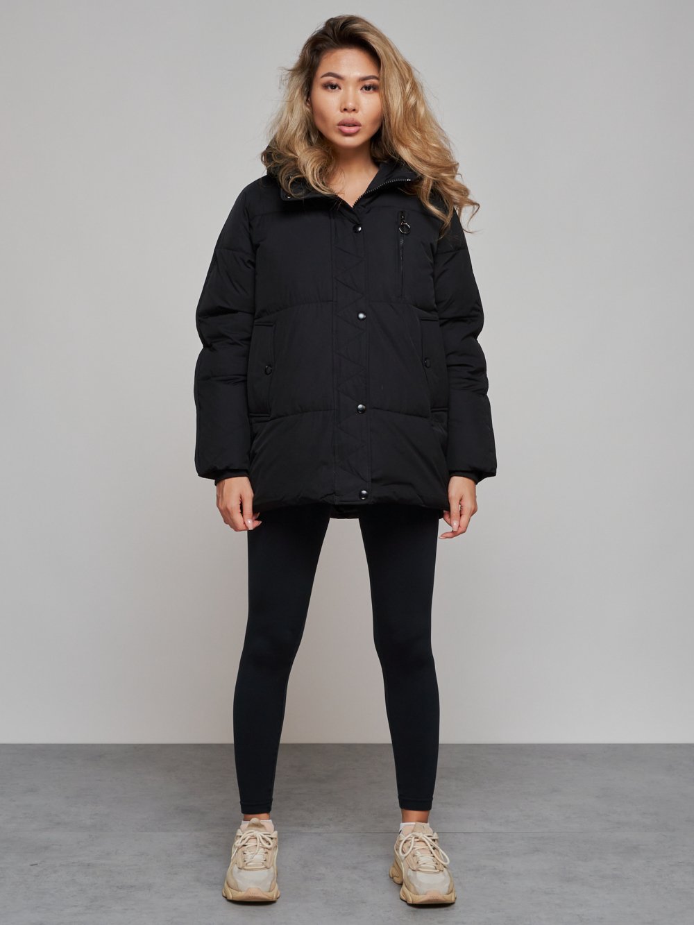 Купить оптом Зимняя женская куртка модная с капюшоном черного цвета 52308Ch в Екатеринбурге
