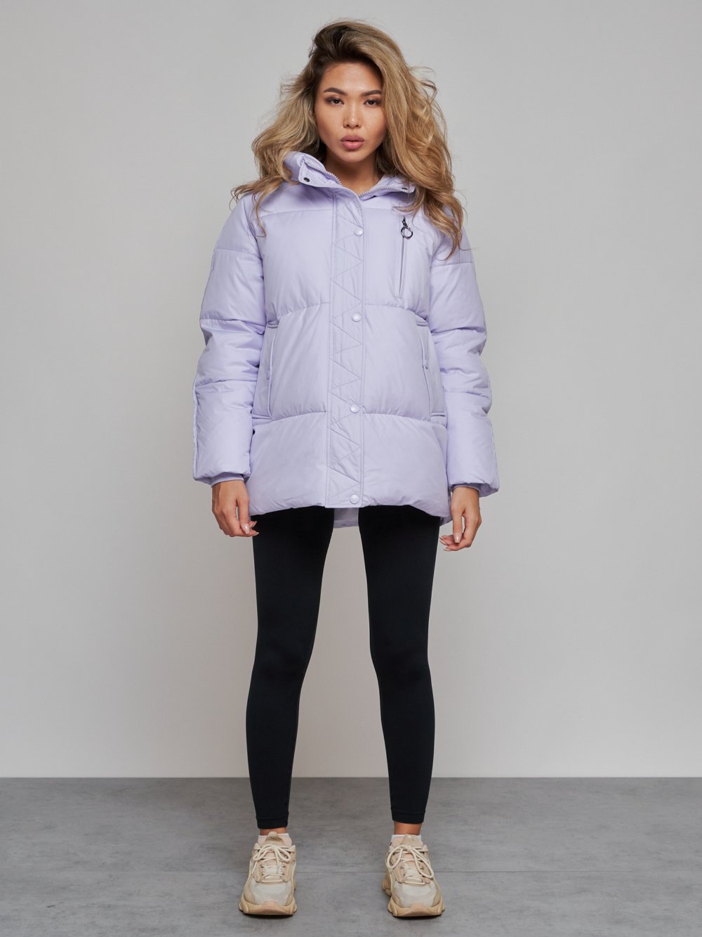 Купить оптом Зимняя женская куртка модная с капюшоном фиолетового цвета 52308F в Казани