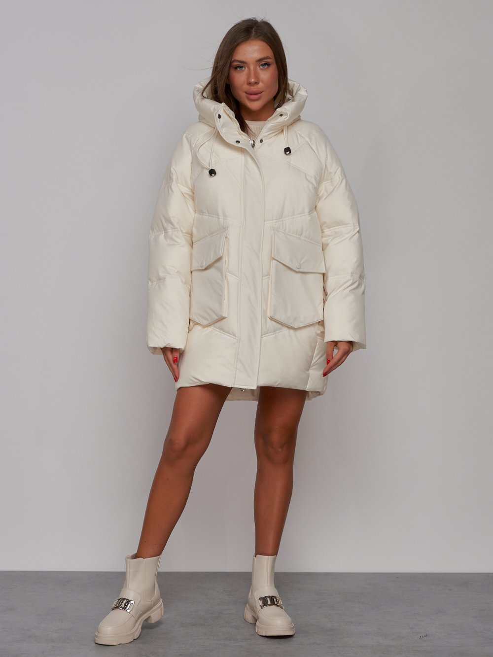 Купить оптом Зимняя женская куртка модная с капюшоном бежевого цвета 52310B в Екатеринбурге