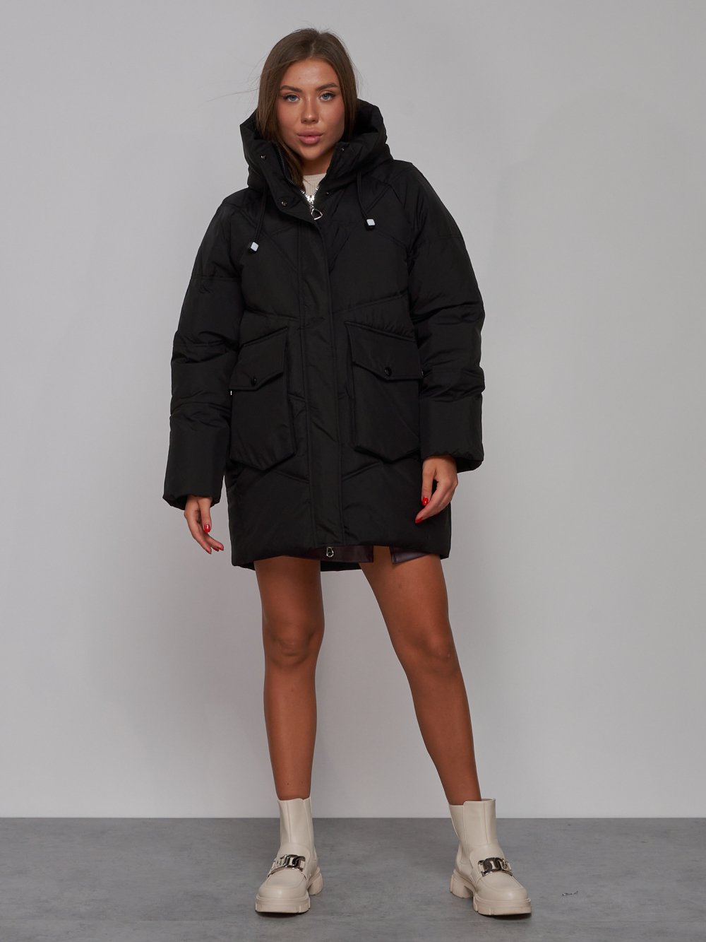 Купить оптом Зимняя женская куртка модная с капюшоном черного цвета 52310Ch в Екатеринбурге