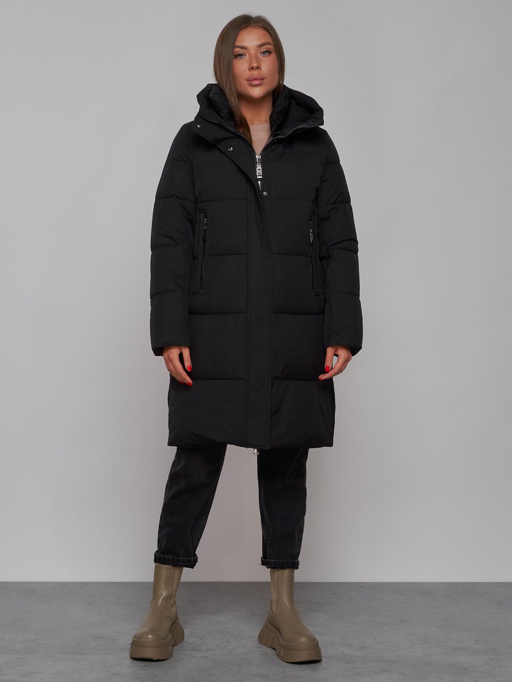 Пальто утепленное молодежное зимнее женское черного цвета 52322Ch