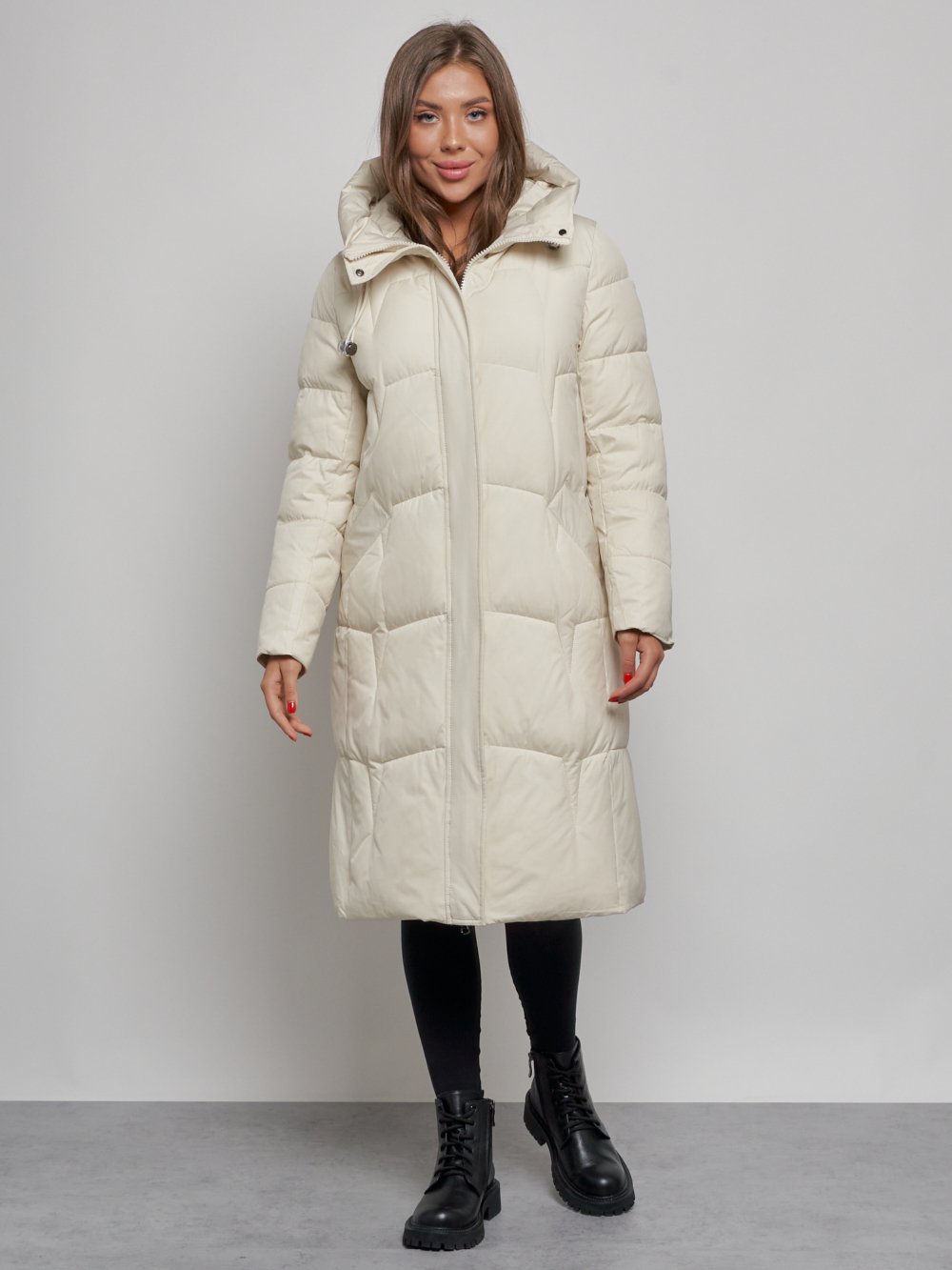 Купить оптом Пальто утепленное молодежное зимнее женское бежевого цвета 52332B в Екатеринбурге