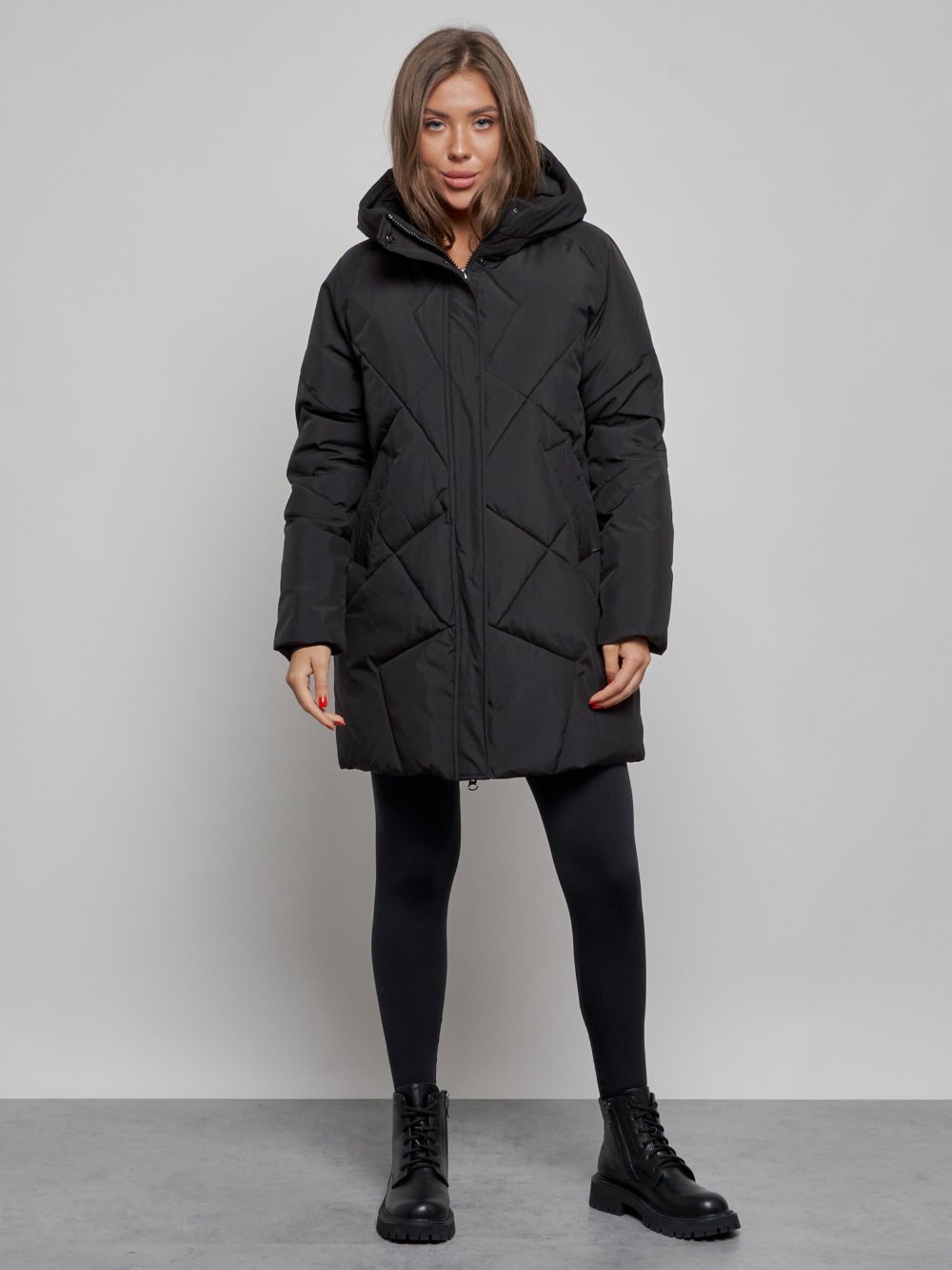 Купить оптом Зимняя женская куртка модная с капюшоном черного цвета 52361Ch в Казани