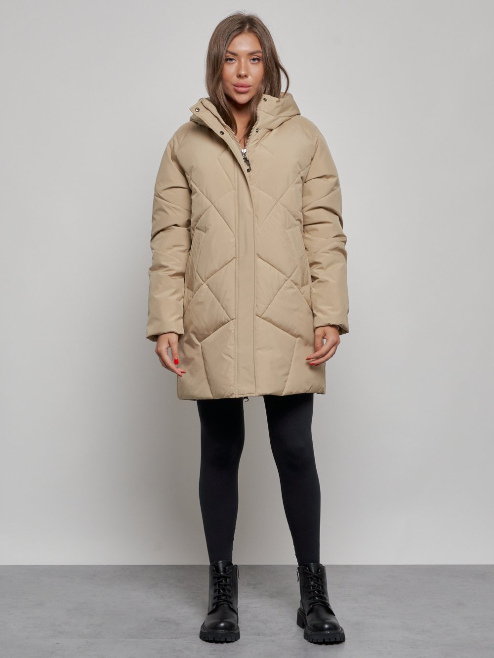 Купить оптом Зимняя женская куртка модная с капюшоном светло-коричневого цвета 52361SK в Екатеринбурге