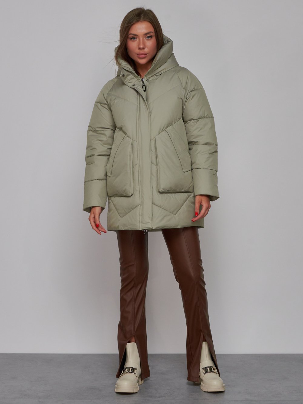 Купить оптом Зимняя женская куртка модная с капюшоном светло-зеленого цвета 52362ZS в Казани