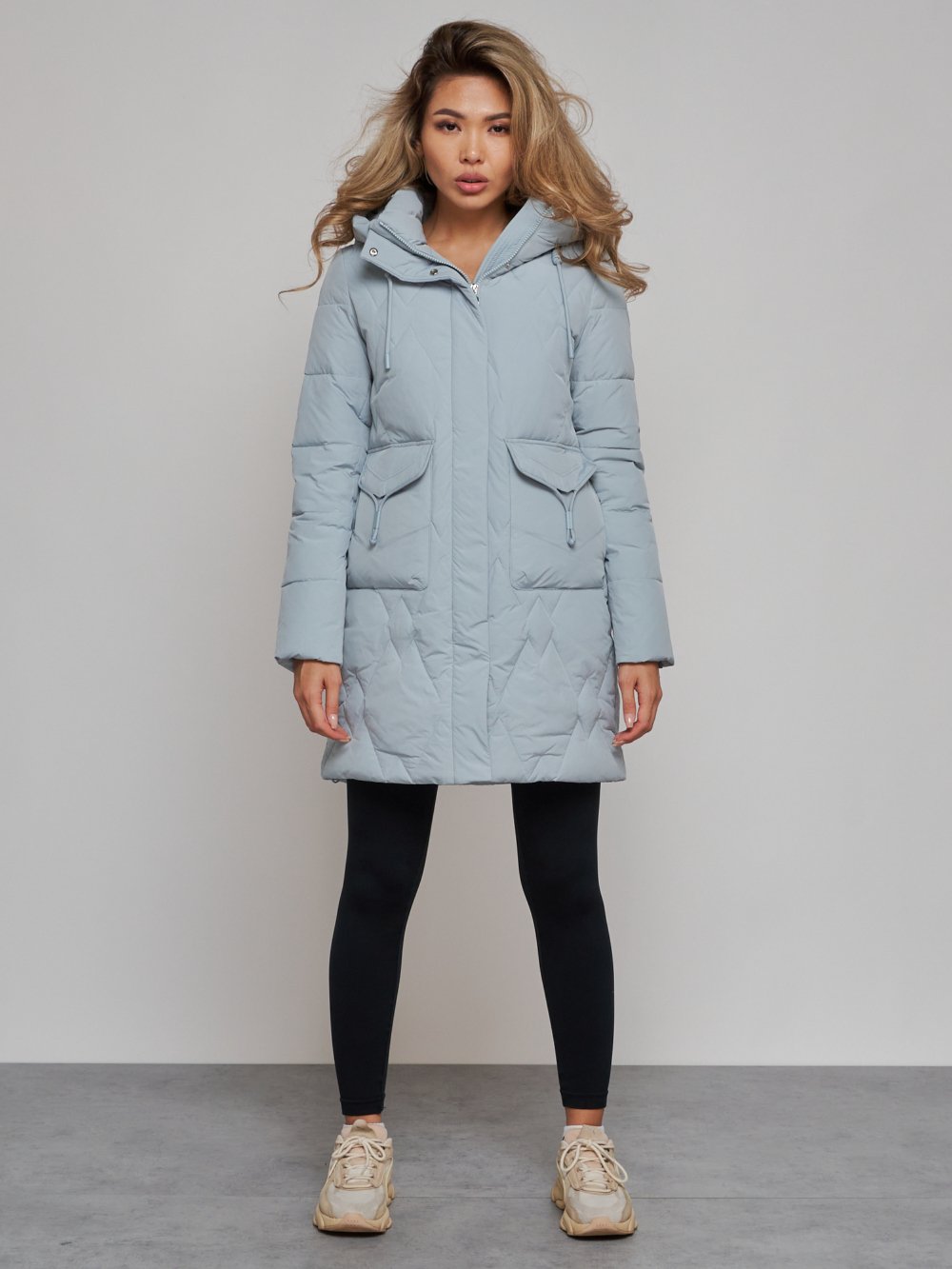 Купить оптом Зимняя женская куртка молодежная с капюшоном бирюзового цвета 586832Br в Екатеринбурге
