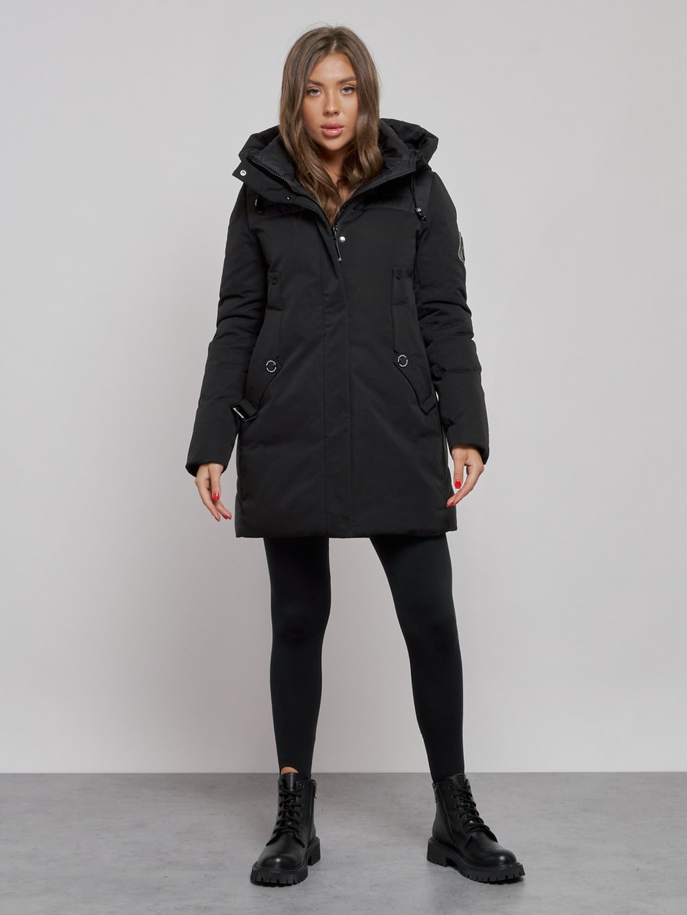 Купить оптом Зимняя женская куртка молодежная с капюшоном черного цвета 589003Ch в Казани