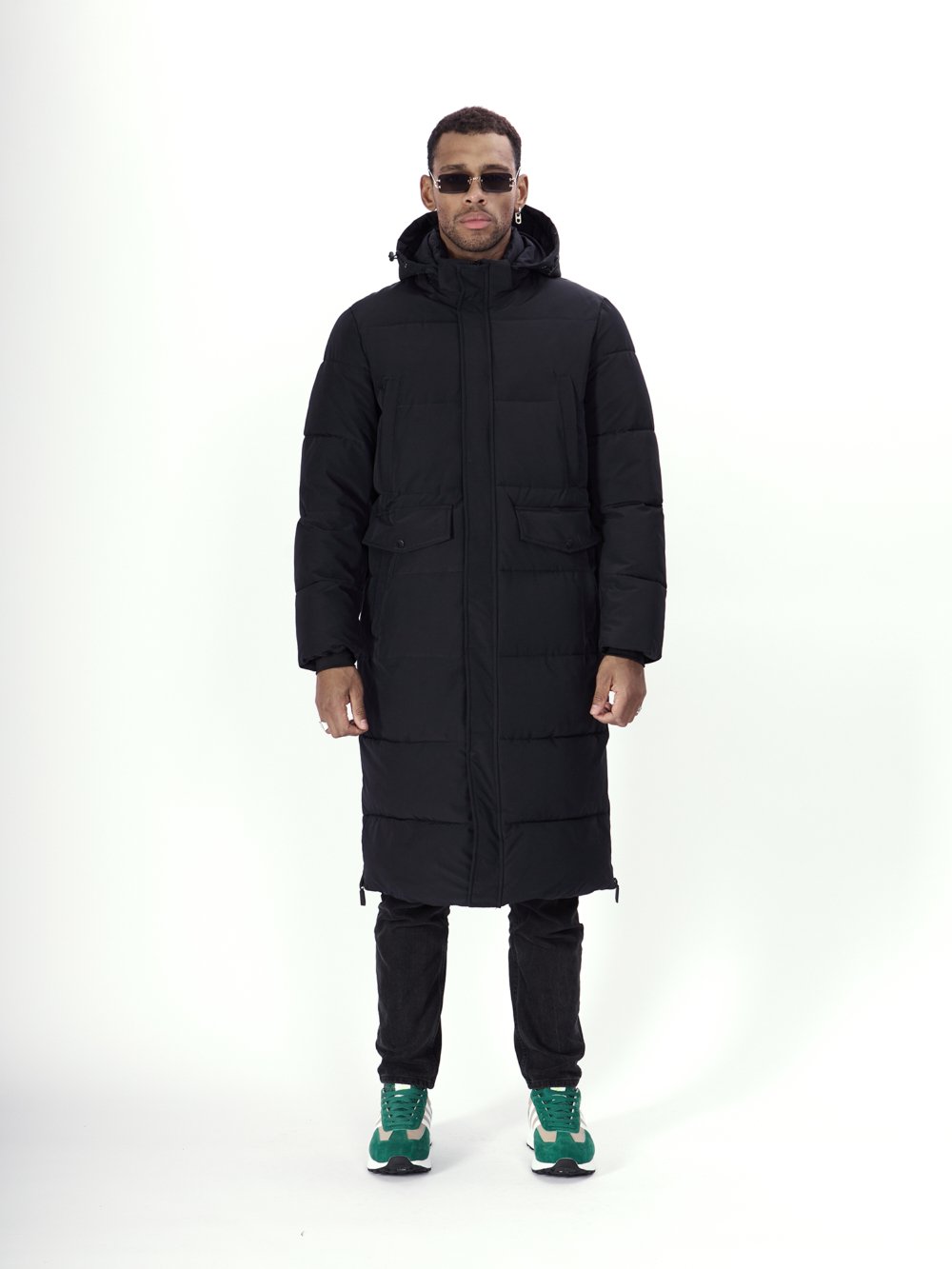 Купить оптом Куртка удлинённая мужская зимняя черного цвета 7708Ch в Екатеринбурге