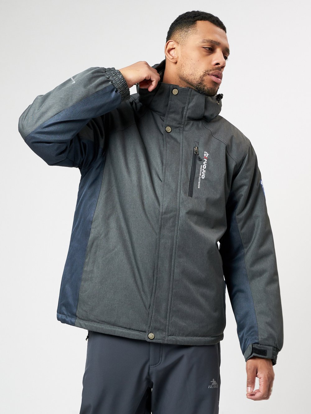Купить оптом Спортивная куртка мужская зимняя темно-серого цвета 78016TC в Казани