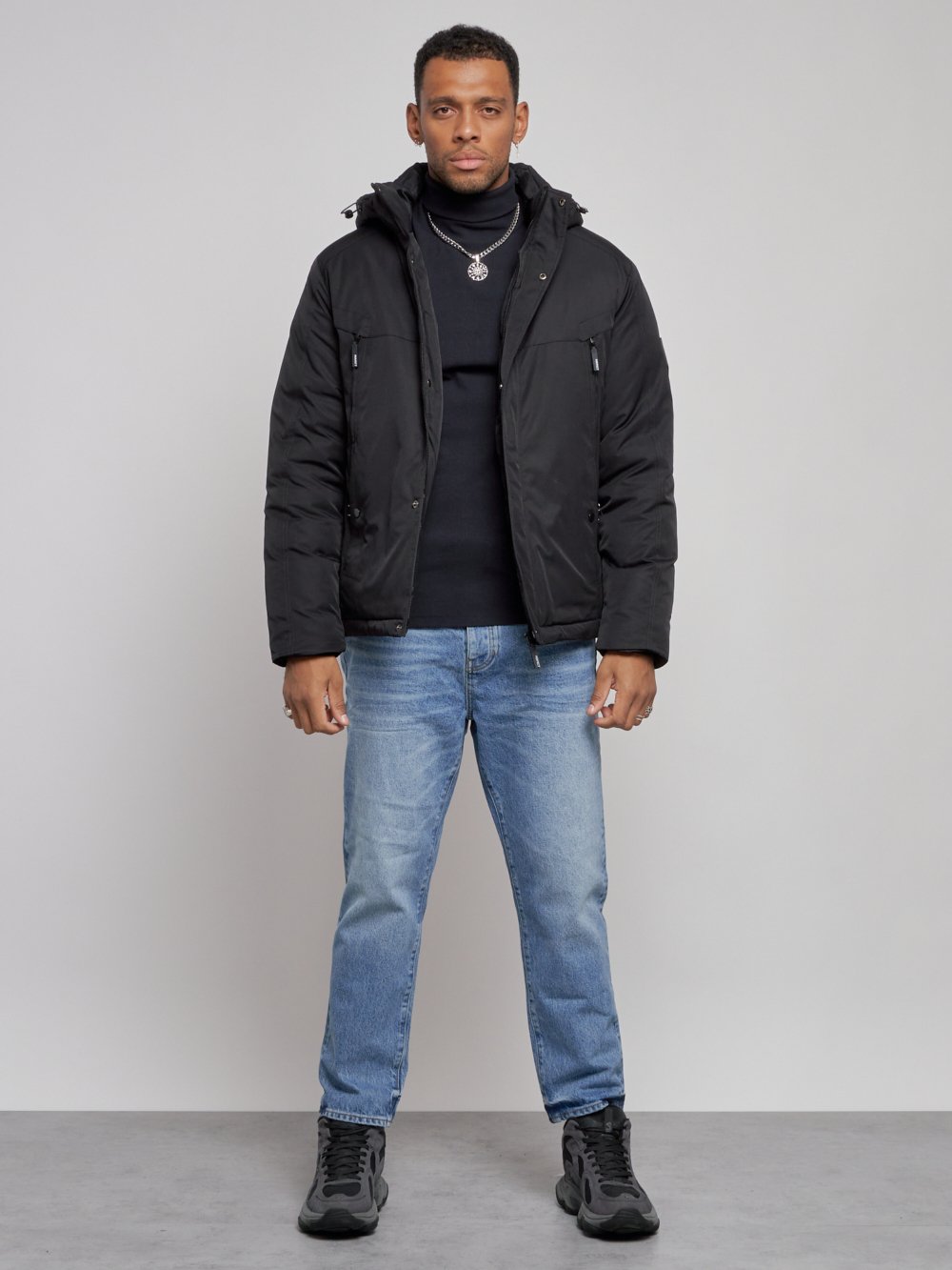 Купить оптом Куртка мужская зимняя с капюшоном спортивная великан черного цвета 8332Ch в Екатеринбурге