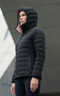 Куртка женская стёганая с капюшоном с графеновой подкладкой купить оптом от производителя в Омске 9624_1Ch