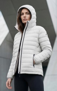 Куртка женская стёганая с капюшоном с графеновой подкладкой купить оптом от производителя в Перми 9624_1SB
