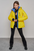 Оптом Горнолыжная куртка женская зимняя желтого цвета 05J в Екатеринбурге, фото 18
