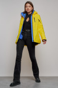 Оптом Горнолыжная куртка женская зимняя желтого цвета 05J в Казани, фото 20