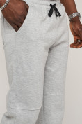 Оптом Брюки джоггеры спортивные с карманами мужские светло-серого цвета 062SS, фото 10