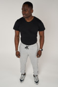 Оптом Брюки джоггеры спортивные с карманами мужские светло-серого цвета 062SS, фото 7