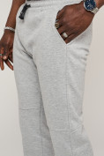 Оптом Брюки джоггеры спортивные с карманами мужские светло-серого цвета 062SS, фото 9