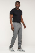 Оптом Брюки джоггеры спортивные с карманами мужские серого цвета 062Sr в Перми, фото 2