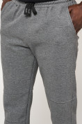 Оптом Брюки джоггеры спортивные с карманами мужские серого цвета 062Sr, фото 9