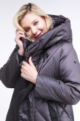 Оптом Куртка зимняя женская стеганная темно-серого цвета 105-917_58TC в Самаре, фото 6