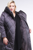 Оптом Куртка зимняя женская стеганная темно-серого цвета 105-917_58TC в Екатеринбурге, фото 7