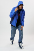 Оптом Ветровка спортивная с капюшоном мужская светло-синего цвета 10821Si, фото 3