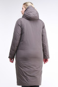 Оптом Куртка зимняя женская удлиненная коричневого цвета 112-919_48K в Казани, фото 4