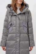Оптом Пальто утепленное женское зимние серого цвета 11201Sr в Екатеринбурге, фото 15