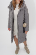 Оптом Пальто утепленное женское зимние серого цвета 11207Sr в Екатеринбурге, фото 18