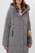 Оптом Пальто утепленное женское зимние серого цвета 11207Sr в Екатеринбурге, фото 5